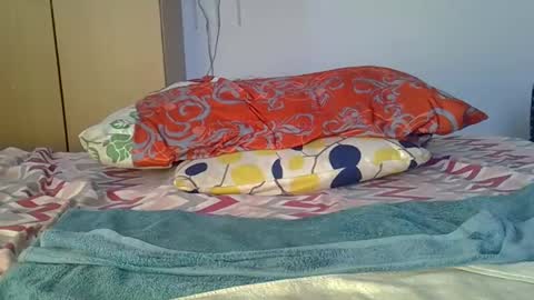 petite online show from December 9, 2024, 4:23 am