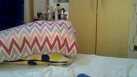 petite online show from December 29, 2024, 5:01 pm