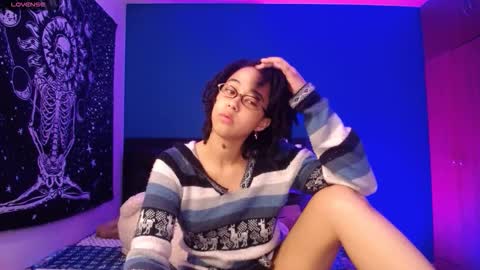 Ela  Help me reach 100 thumbs up online show from October 18, 2025, 9:43 am