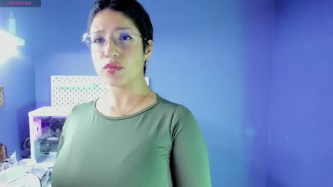 elaine87_ online show from November 19, 2025, 9:59 pm