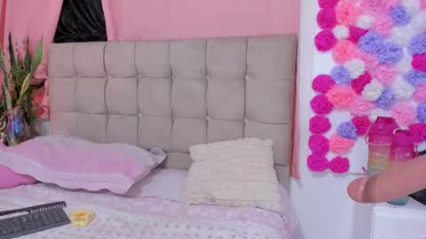 Snapshot of elalove_ chatting on February 24, 2025, 12:09 am Ela online show from February 24, 2025, 12:09 am