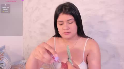 Snapshot of elalove_ chatting on October 7, 2025, 7:05 am Ela online show from October 7, 2025, 7:05 am