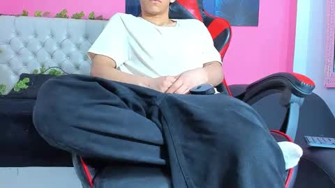 Elan Giralon online show from November 13, 2025, 11:14 pm