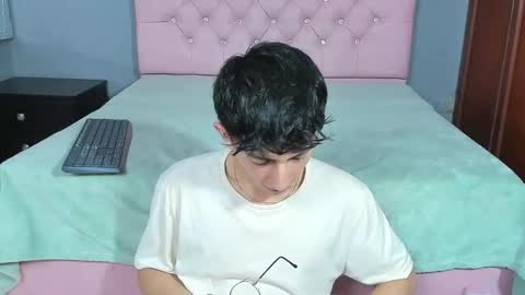 Elan Giralon online show from January 6, 2026, 11:18 pm