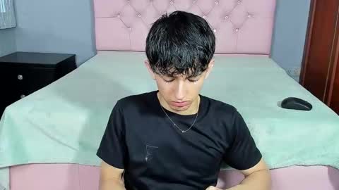 Elan Giralon online show from January 11, 2026, 9:42 pm