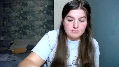 Elanis online show from April 18, 2026, 6:01 pm