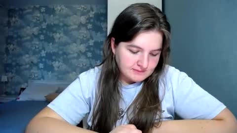 Elanis online show from April 19, 2026, 4:39 pm