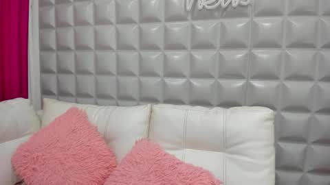 Elara  Lee online show from September 15, 2025, 8:20 pm