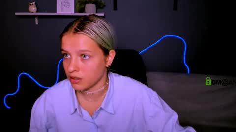 elara_night online show from September 30, 2025, 1:05 pm
