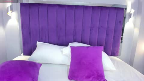 Ela online show from October 25, 2025, 4:31 am