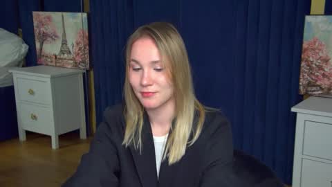 elaravoltage online show from March 31, 2026, 1:11 pm