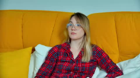 elaravoltage online show from April 14, 2026, 5:19 pm