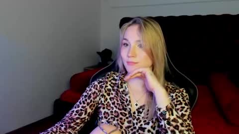 elaravoltage online show from April 21, 2026, 1:42 am