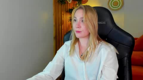 elaravoltage online show from April 21, 2026, 7:39 pm