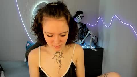 elastikiss online show from March 16, 2026, 5:44 am