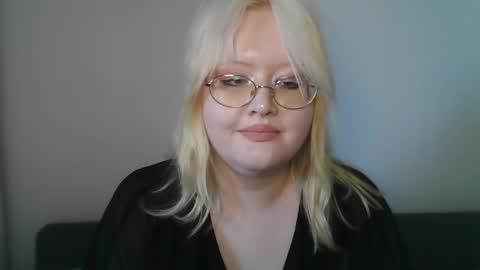 elayne_sweet online show from April 7, 2026, 9:21 am