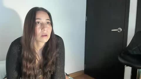 Snapshot of electra_hunt chatting on December 30, 2024, 10:34 pm Electra- Please help me reach 100 likes online show from December 30, 2024, 10:34 pm