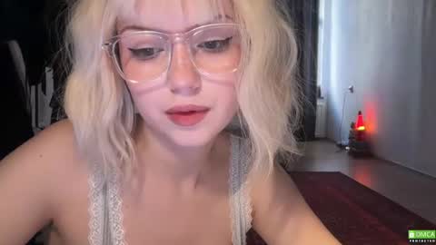 Snapshot of electric_woman chatting on July 17, 2026, 1:29 pm Aleksa online show from July 17, 2026, 1:29 pm