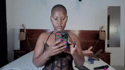 Snapshot of elegant_ebony chatting on June 14, 2026, 3:47 pm Nika online show from June 14, 2026, 3:47 pm