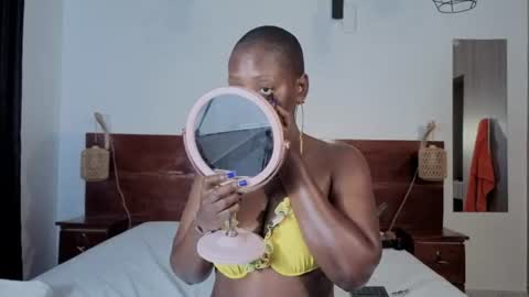Snapshot of elegant_ebony chatting on June 17, 2026, 9:12 am Nika online show from June 17, 2026, 9:12 am