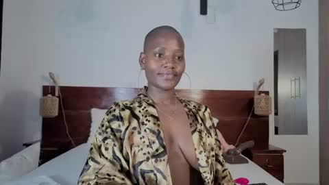 Snapshot of elegant_ebony chatting on July 28, 2026, 2:18 am Nika online show from July 28, 2026, 2:18 am