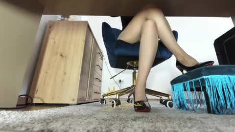 eleganzavogue online show from April 9, 2026, 8:53 am