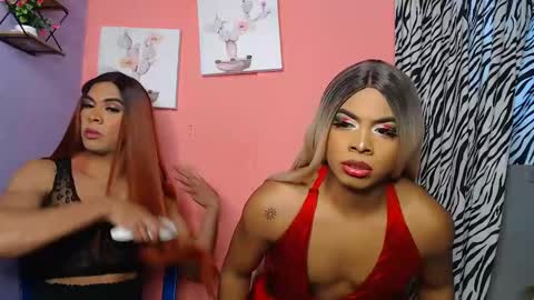 Snapshot of elektra_and_lulu chatting on December 24, 2024, 4:40 pm elektra_and_lulu online show from December 24, 2024, 4:40 pm