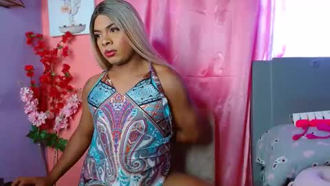 Snapshot of elektra_and_lulu chatting on February 25, 2025, 8:09 pm elektra_and_lulu online show from February 25, 2025, 8:09 pm