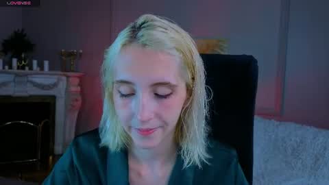 Snapshot of elen__moore chatting on June 25, 2026, 5:23 am Elen online show from June 25, 2026, 5:23 am