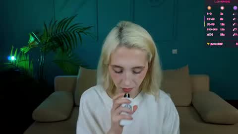 Snapshot of elen__moore chatting on July 4, 2026, 5:24 am Elen online show from July 4, 2026, 5:24 am