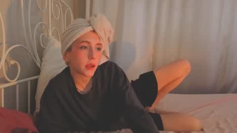 Snapshot of elen__moore chatting on July 12, 2026, 5:42 am Elen online show from July 12, 2026, 5:42 am