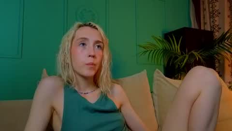 Snapshot of elen__moore chatting on July 13, 2026, 5:43 am Elen online show from July 13, 2026, 5:43 am