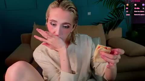 Snapshot of elen__moore chatting on July 17, 2026, 5:47 am Elen online show from July 17, 2026, 5:47 am