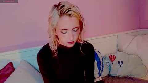 Snapshot of elen__moore chatting on July 19, 2026, 5:33 am Elen online show from July 19, 2026, 5:33 am