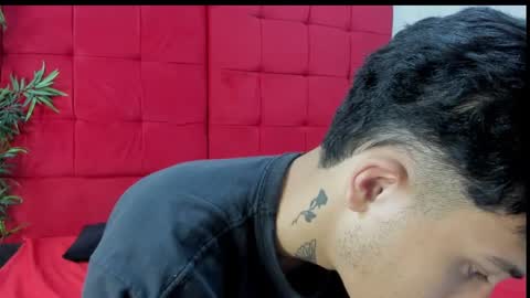 Snapshot of elena_and_derek chatting on December 19, 2024, 3:29 am Elena Derek online show from December 19, 2024, 3:29 am