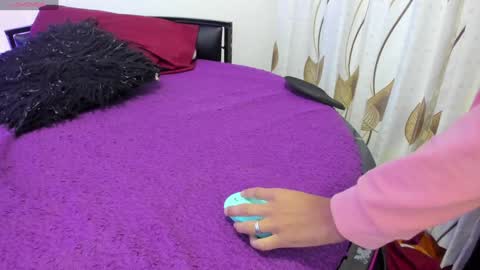 Snapshot of elena_and_derek chatting on December 29, 2024, 2:10 pm Elena Derek online show from December 29, 2024, 2:10 pm