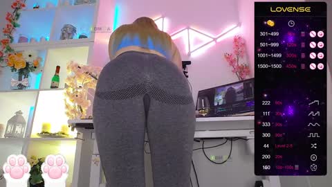 Snapshot of elena_marilyn chatting on January 25, 2025, 8:10 pm Elena online show from January 25, 2025, 8:10 pm