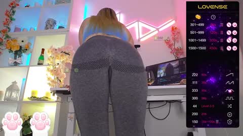 Snapshot of elena_marilyn chatting on January 25, 2025, 11:11 pm Elena online show from January 25, 2025, 11:11 pm