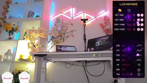 Snapshot of elena_marilyn chatting on February 7, 2025, 11:45 pm Elena online show from February 7, 2025, 11:45 pm
