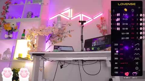 Snapshot of elena_marilyn chatting on February 21, 2025, 9:43 pm Elena online show from February 21, 2025, 9:43 pm