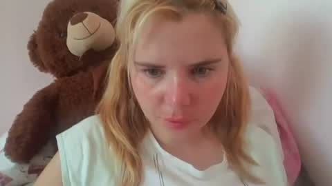 Snapshot of elenaflirt chatting on June 26, 2026, 8:19 am Elena online show from June 26, 2026, 8:19 am
