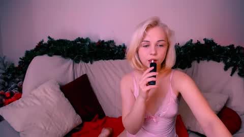 elenamonroe_ online show from January 12, 2026, 4:29 am