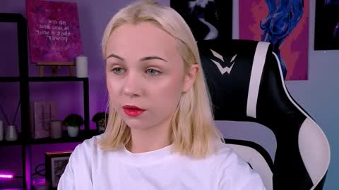 elenamonroee online show from October 13, 2025, 2:55 am