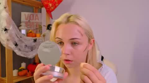 elenamonroee online show from October 21, 2025, 3:40 am