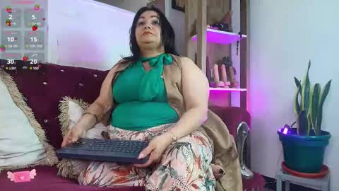 Snapshot of elenna_boobs_ chatting on February 4, 2026, 1:33 am elenna_boobs_ online show from February 4, 2026, 1:33 am