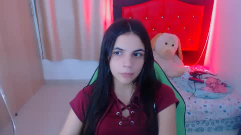 Snapshot of elenna_hotx chatting on December 7, 2024, 6:15 pm agnes online show from December 7, 2024, 6:15 pm