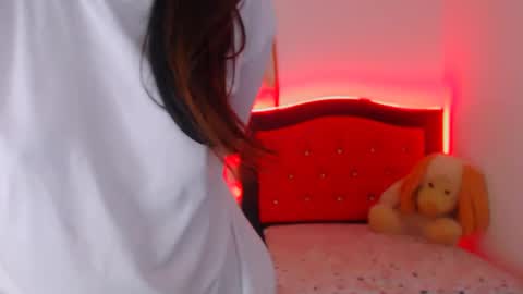 Snapshot of elenna_hotx chatting on December 21, 2024, 6:02 pm agnes online show from December 21, 2024, 6:02 pm