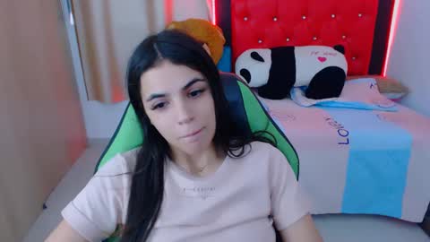 Snapshot of elenna_hotx chatting on January 25, 2025, 8:53 pm agnes online show from January 25, 2025, 8:53 pm