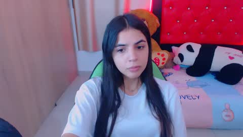 Snapshot of elenna_hotx chatting on February 1, 2025, 5:26 pm agnes online show from February 1, 2025, 5:26 pm