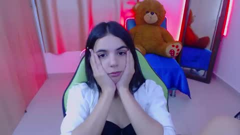 Snapshot of elenna_hotx chatting on February 6, 2025, 9:28 pm agnes online show from February 6, 2025, 9:28 pm